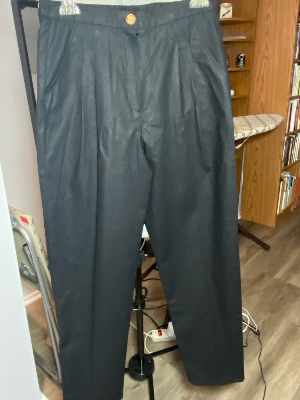 Women’s  Black Pleated Dress Pants - Classic Fit - 
Size 10 - Inseam 30”